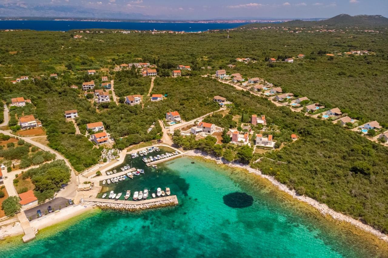 Villa Gellia Углян Экстерьер фото